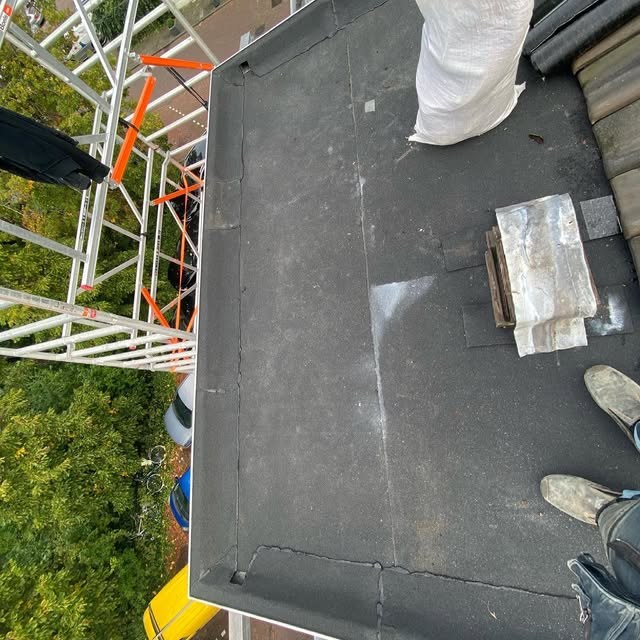 Plat dak op steiger